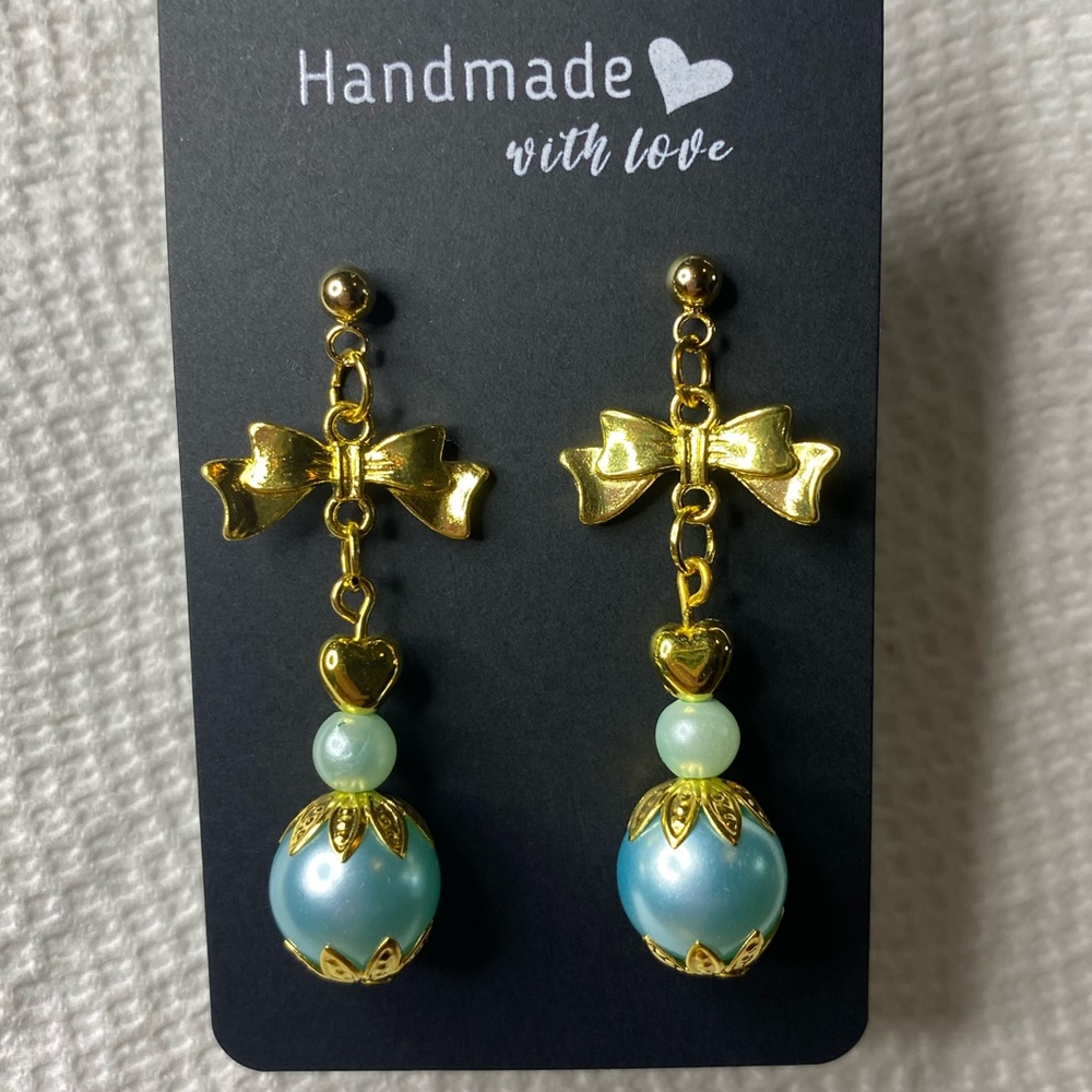 🎅🏻2/$40🎅🏻 Beautiful Gold and Blue Bow Drop Earrings